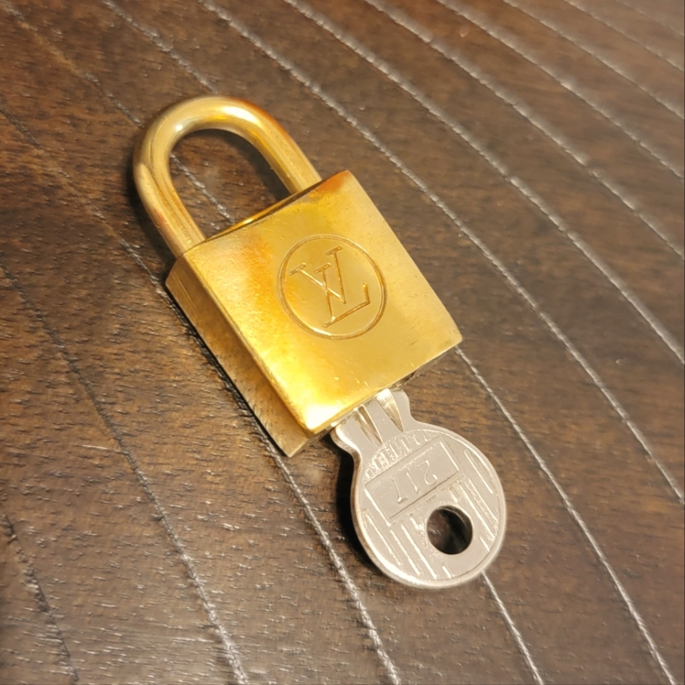 #217 Vintage LV lock & key